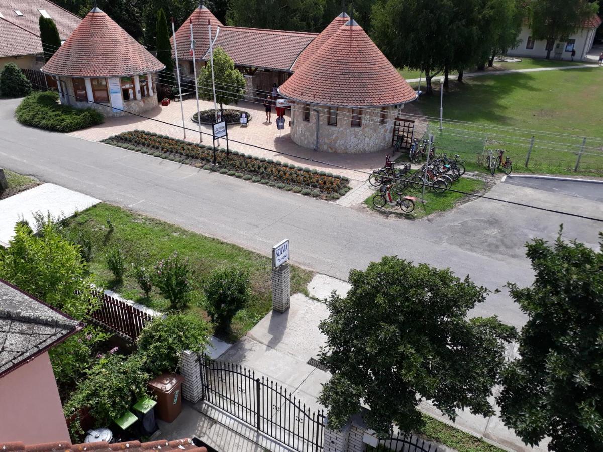 Szilvia Panzio Gyomaendrod Bed & Breakfast Luaran gambar