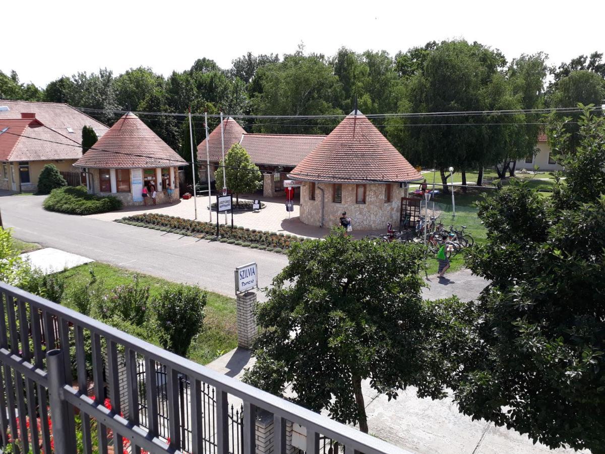 Szilvia Panzio Gyomaendrod Bed & Breakfast Luaran gambar