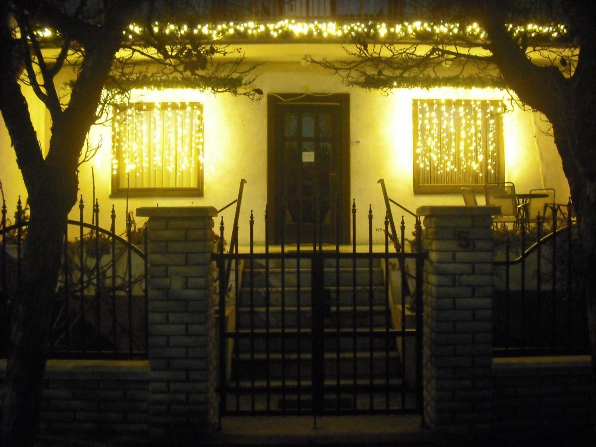 Szilvia Panzio Gyomaendrod Bed & Breakfast Luaran gambar