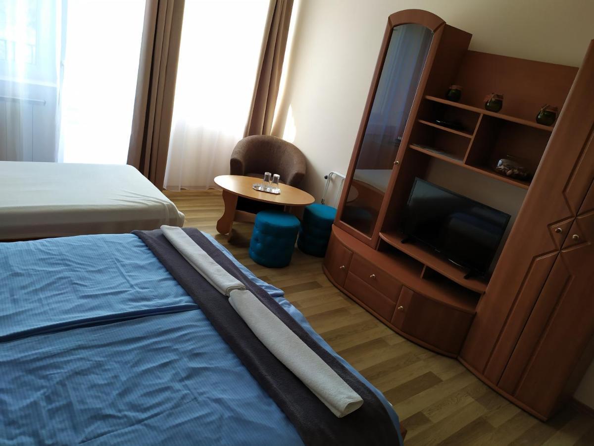 Szilvia Panzio Gyomaendrod Bed & Breakfast Luaran gambar