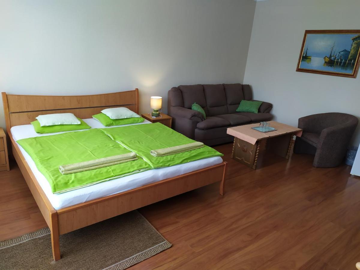 Szilvia Panzio Gyomaendrod Bed & Breakfast Luaran gambar
