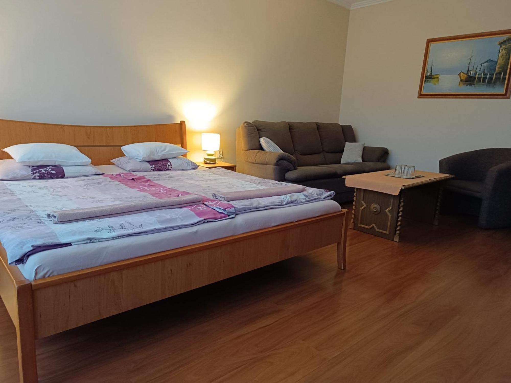 Szilvia Panzio Gyomaendrod Bed & Breakfast Luaran gambar